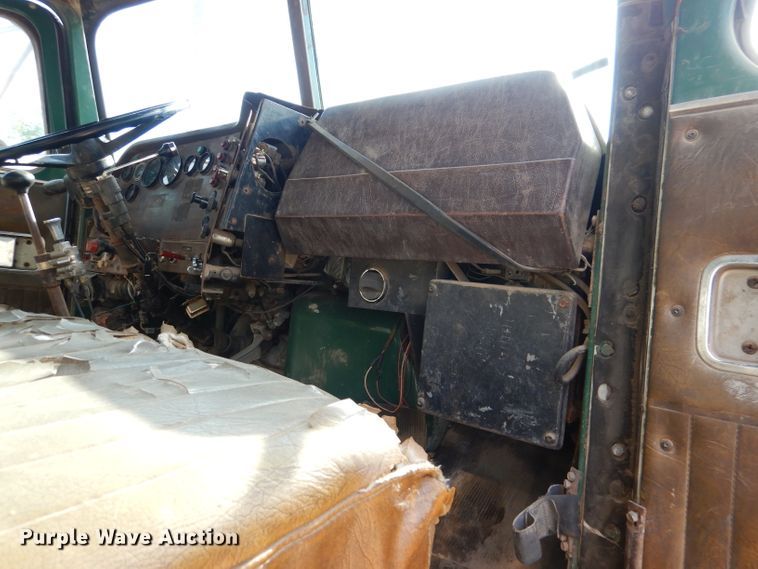 image for item DL8951 1984 Autocar DK  semi truck