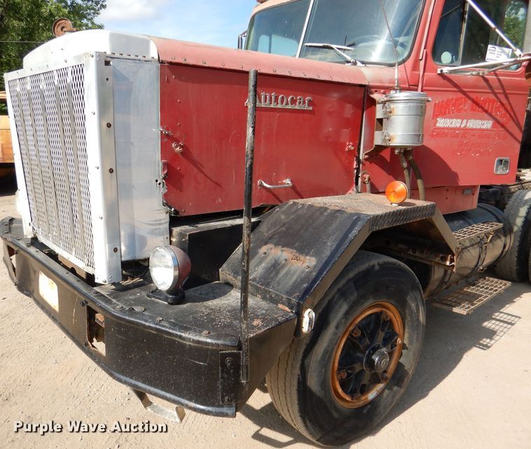 image for item DL8951 1984 Autocar DK  semi truck