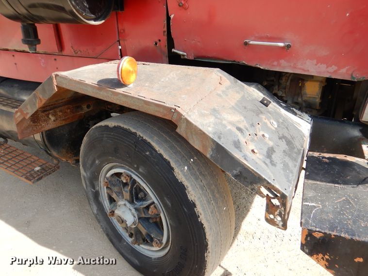 image for item DL8951 1984 Autocar DK  semi truck