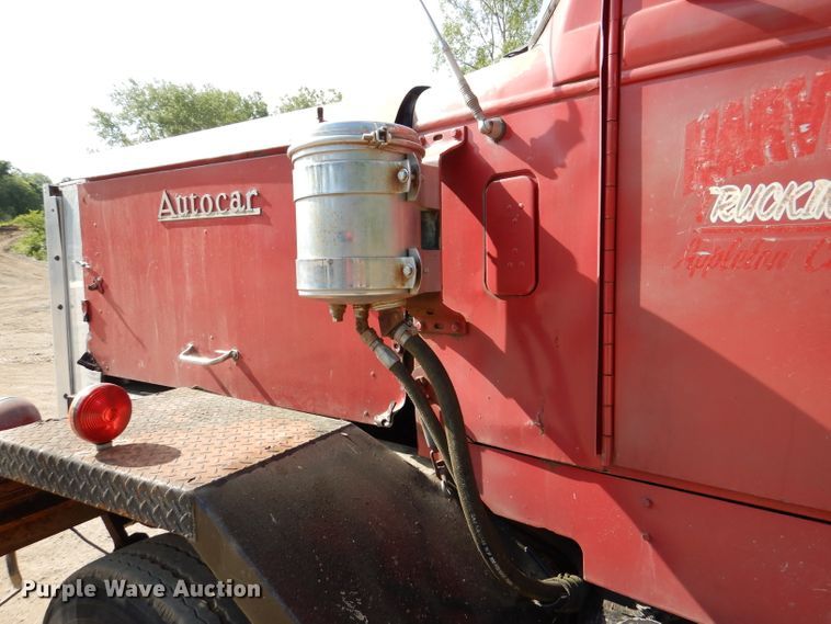 image for item DL8951 1984 Autocar DK  semi truck