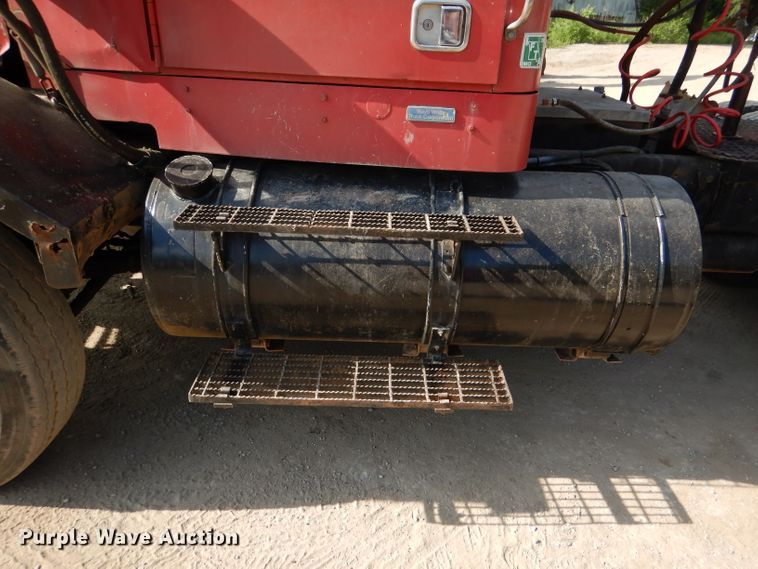 image for item DL8951 1984 Autocar DK  semi truck