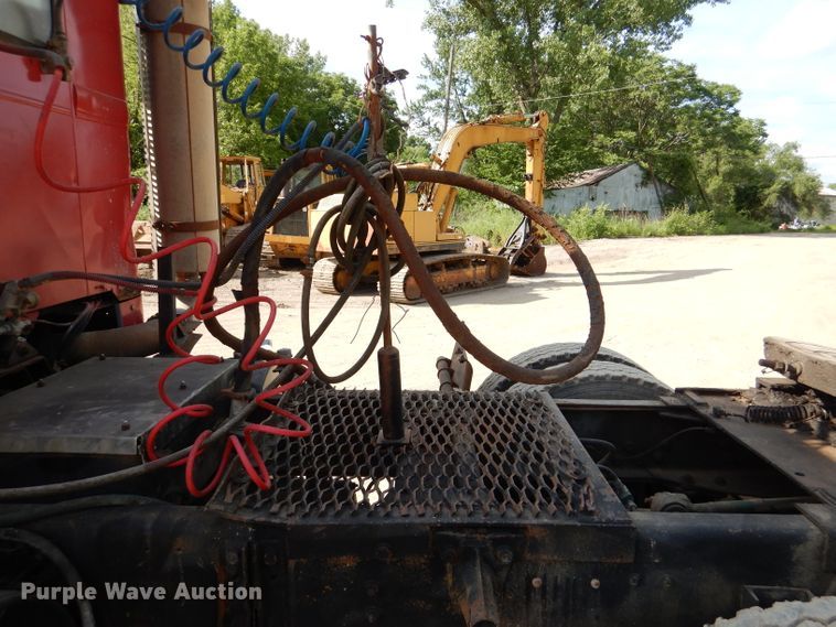 image for item DL8951 1984 Autocar DK  semi truck