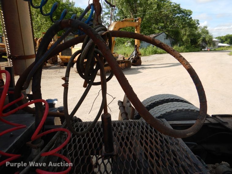 image for item DL8951 1984 Autocar DK  semi truck