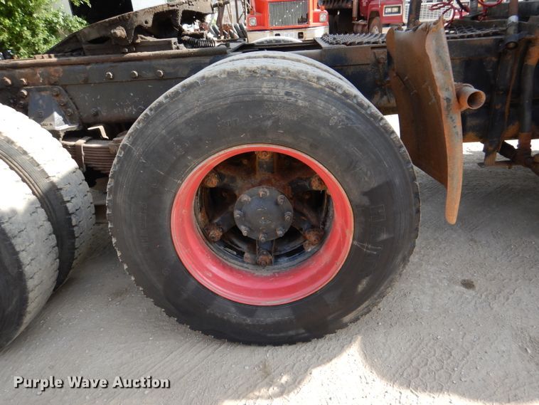 image for item DL8951 1984 Autocar DK  semi truck