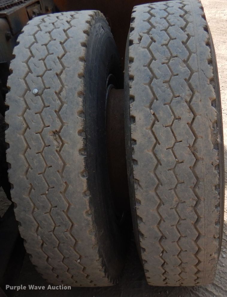 image for item DL8951 1984 Autocar DK  semi truck