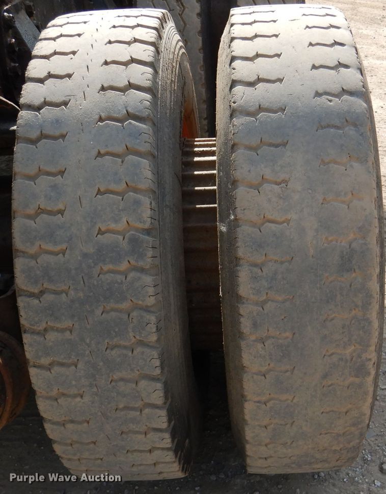 image for item DL8951 1984 Autocar DK  semi truck