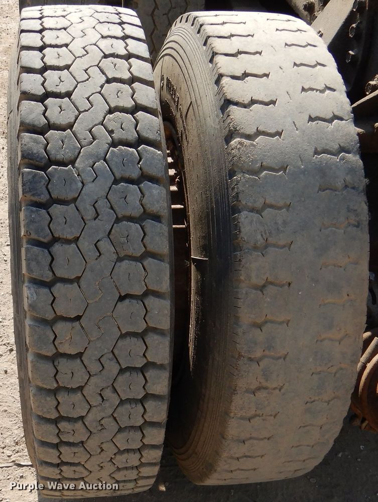 image for item DL8951 1984 Autocar DK  semi truck