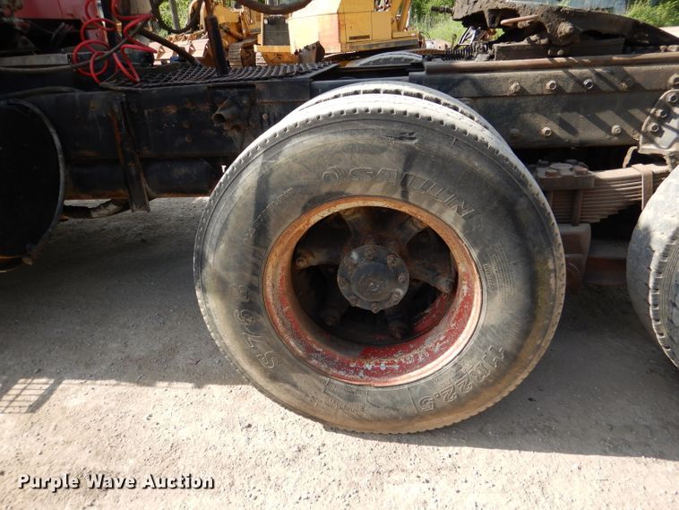 image for item DL8951 1984 Autocar DK  semi truck