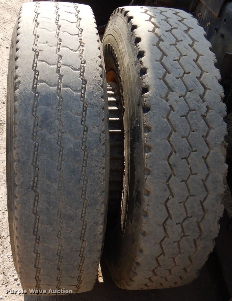 image for item DL8951 1984 Autocar DK  semi truck