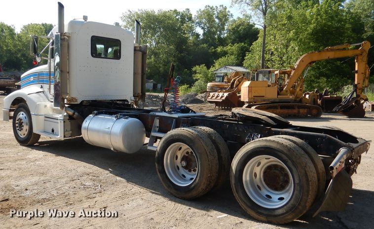 image for item DL8952 1998 Peterbilt 377  semi truck