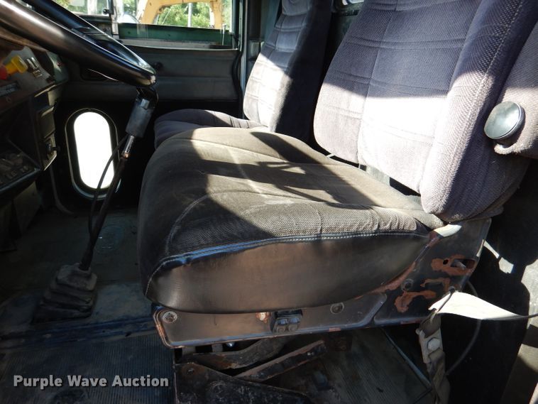 image for item DL8952 1998 Peterbilt 377  semi truck