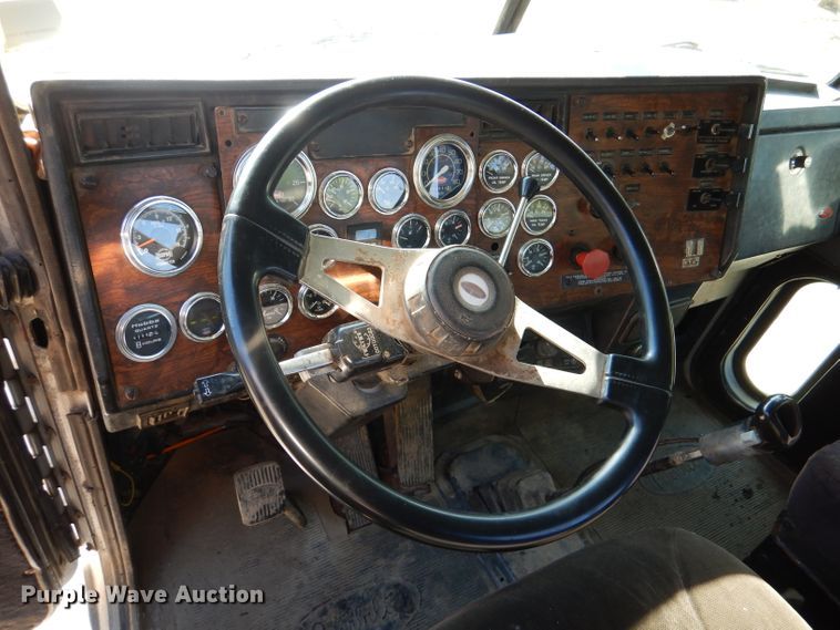 image for item DL8952 1998 Peterbilt 377  semi truck