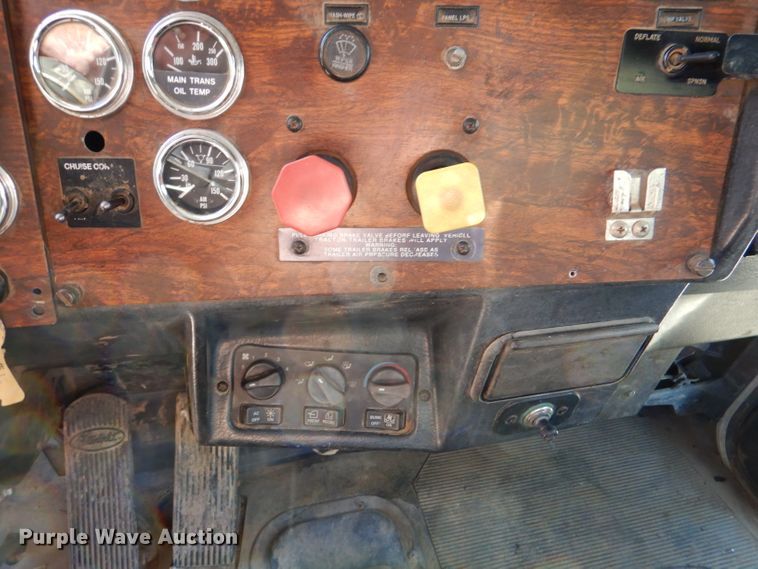 image for item DL8952 1998 Peterbilt 377  semi truck