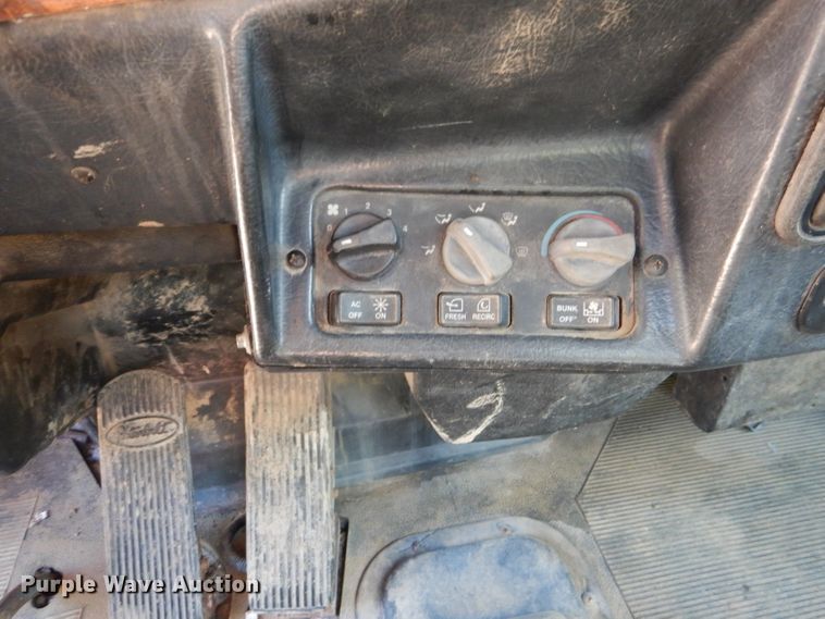 image for item DL8952 1998 Peterbilt 377  semi truck