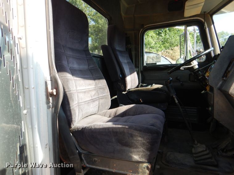 image for item DL8952 1998 Peterbilt 377  semi truck