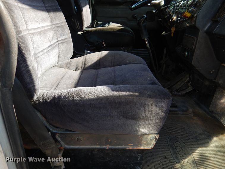 image for item DL8952 1998 Peterbilt 377  semi truck