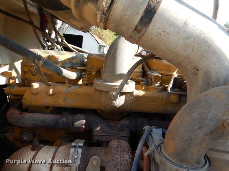 image for item DL8952 1998 Peterbilt 377  semi truck