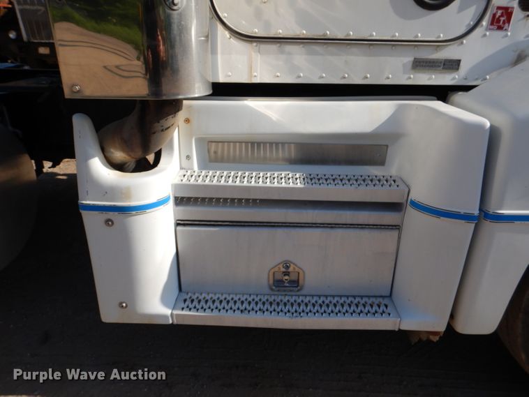 image for item DL8952 1998 Peterbilt 377  semi truck