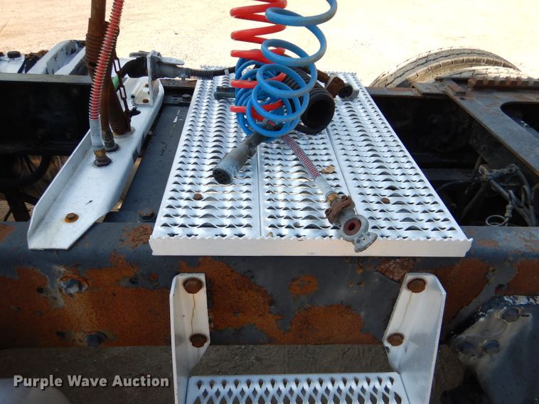 image for item DL8952 1998 Peterbilt 377  semi truck