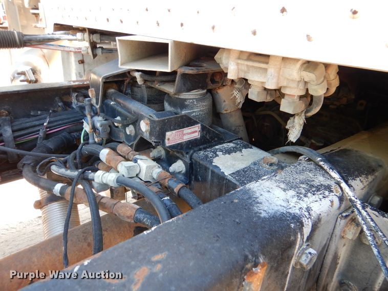 image for item DL8952 1998 Peterbilt 377  semi truck