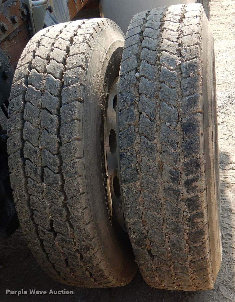 image for item DL8952 1998 Peterbilt 377  semi truck