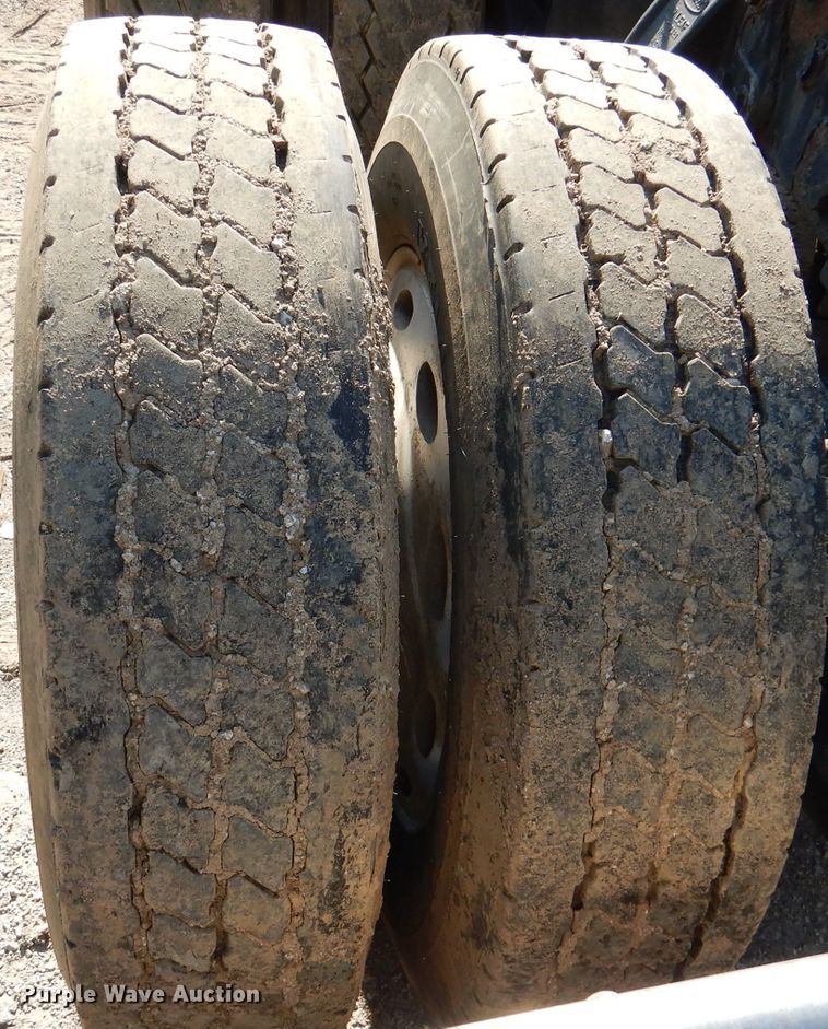 image for item DL8952 1998 Peterbilt 377  semi truck