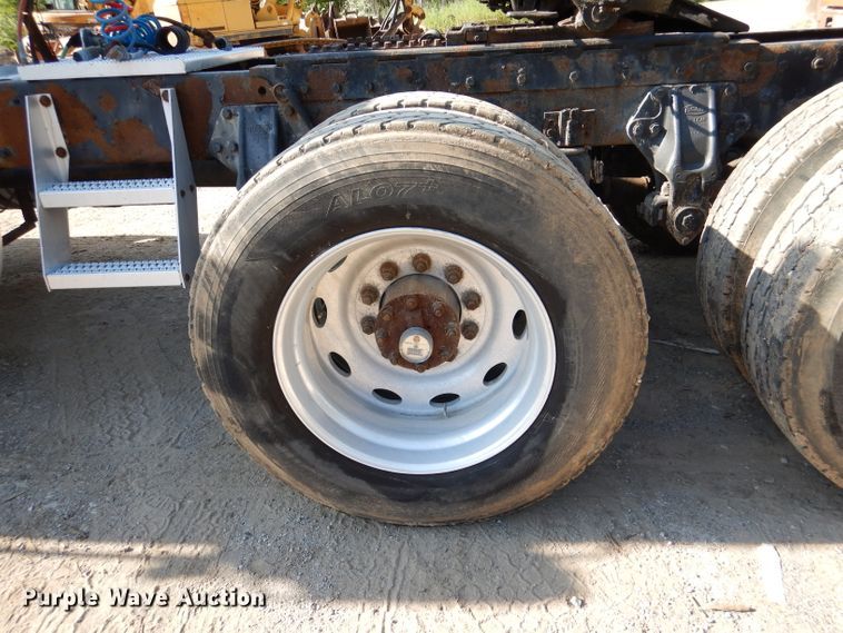 image for item DL8952 1998 Peterbilt 377  semi truck