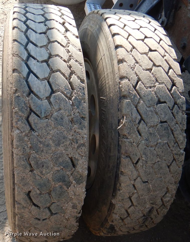 image for item DL8952 1998 Peterbilt 377  semi truck