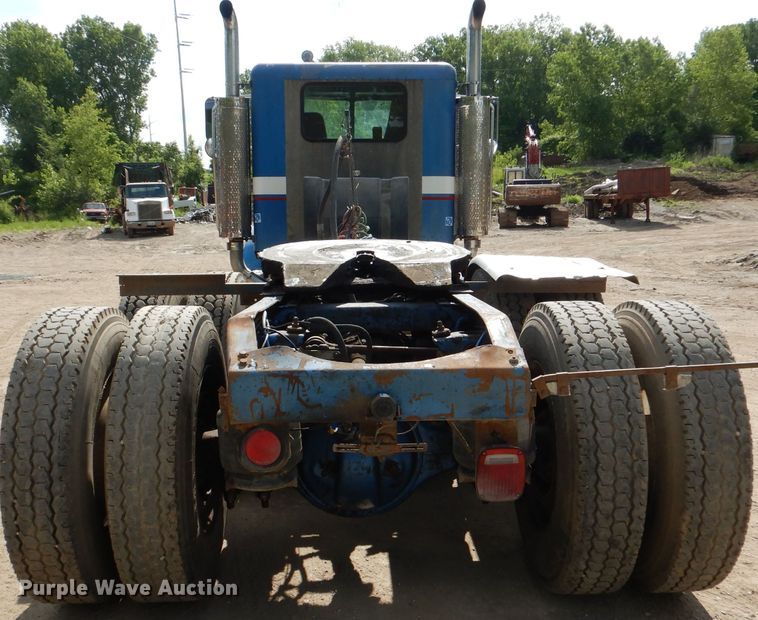 image for item DL8953 1989 Peterbilt 379  semi truck