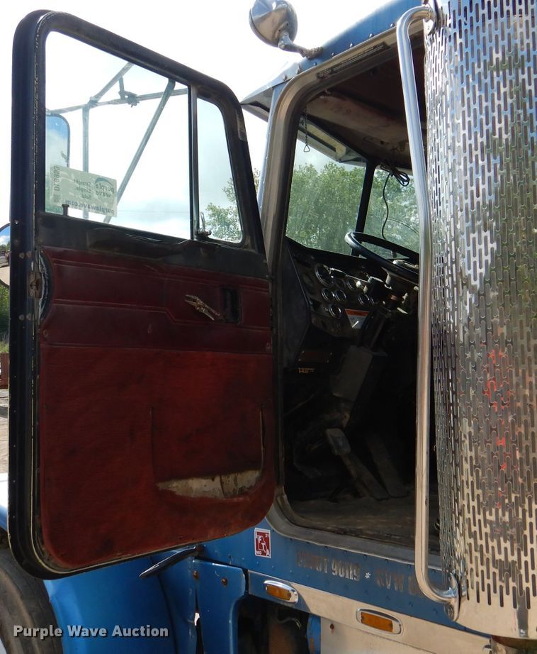 image for item DL8953 1989 Peterbilt 379  semi truck