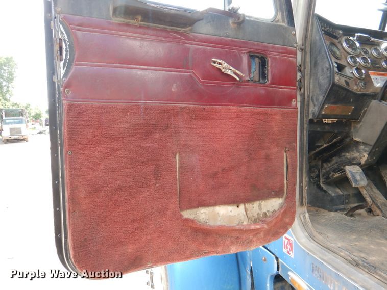 image for item DL8953 1989 Peterbilt 379  semi truck