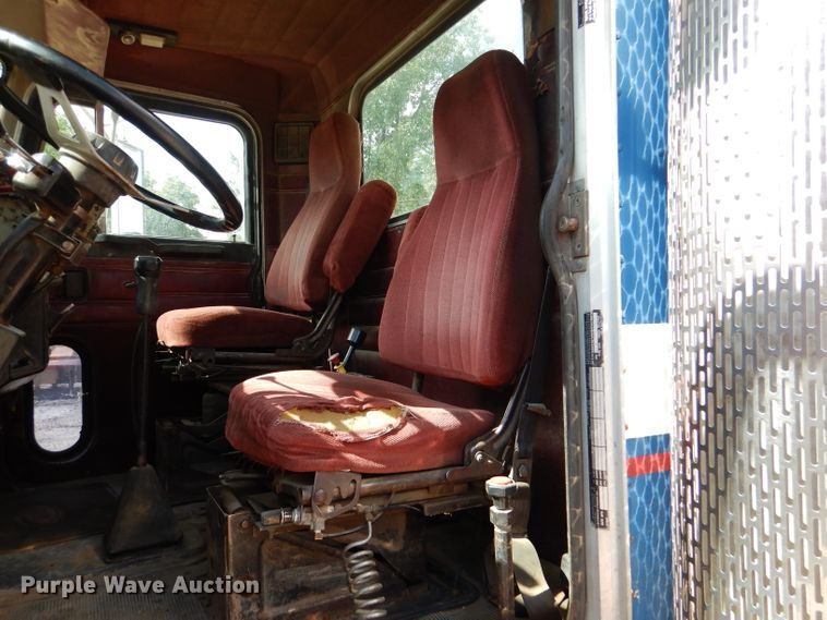 image for item DL8953 1989 Peterbilt 379  semi truck