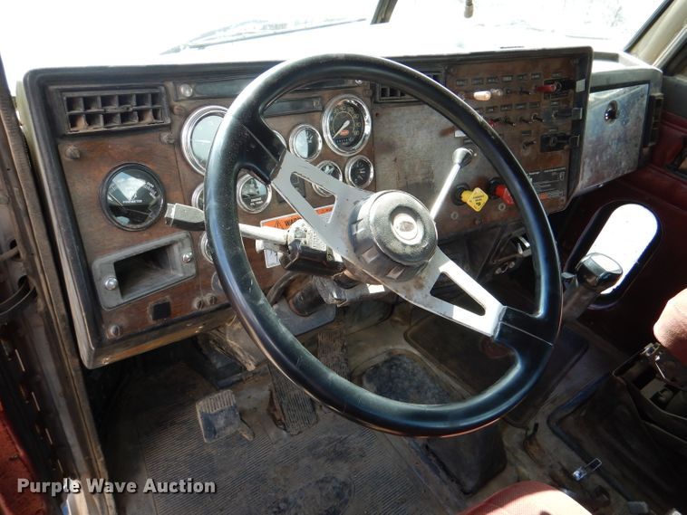 image for item DL8953 1989 Peterbilt 379  semi truck