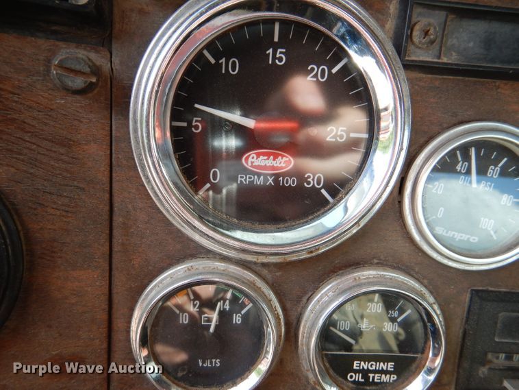 image for item DL8953 1989 Peterbilt 379  semi truck