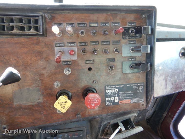 image for item DL8953 1989 Peterbilt 379  semi truck