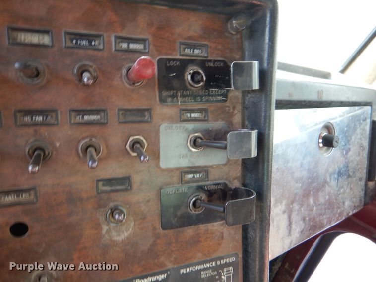 image for item DL8953 1989 Peterbilt 379  semi truck