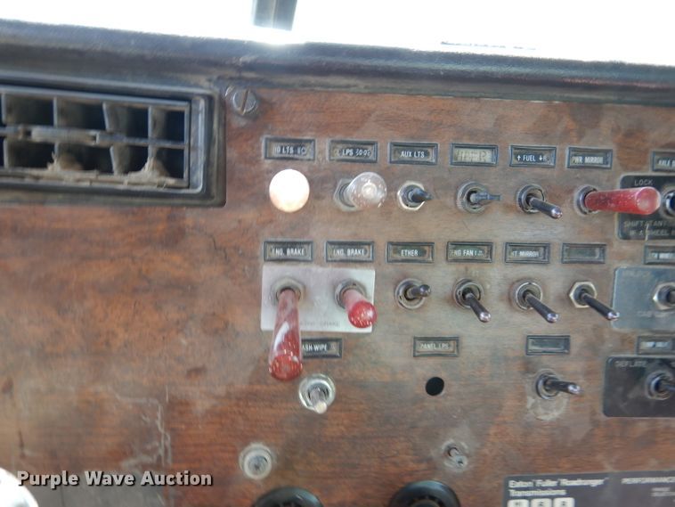 image for item DL8953 1989 Peterbilt 379  semi truck