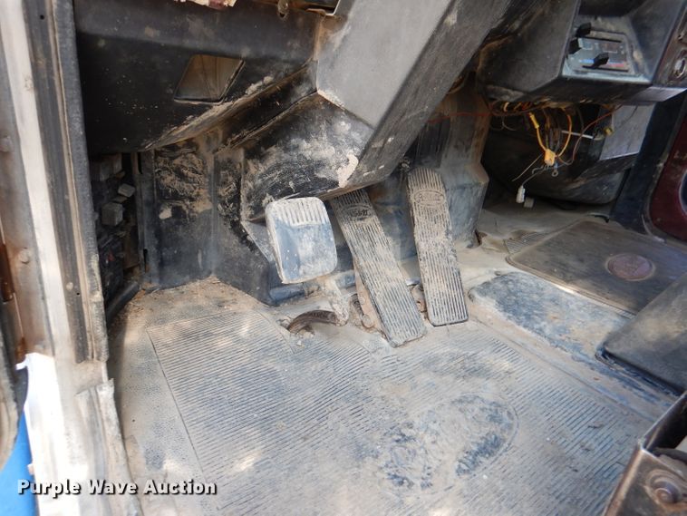 image for item DL8953 1989 Peterbilt 379  semi truck