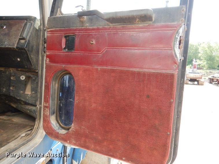 image for item DL8953 1989 Peterbilt 379  semi truck