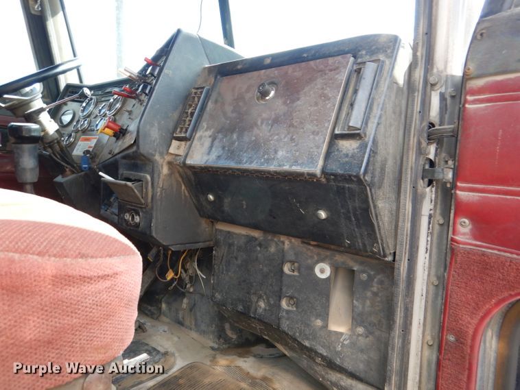 image for item DL8953 1989 Peterbilt 379  semi truck