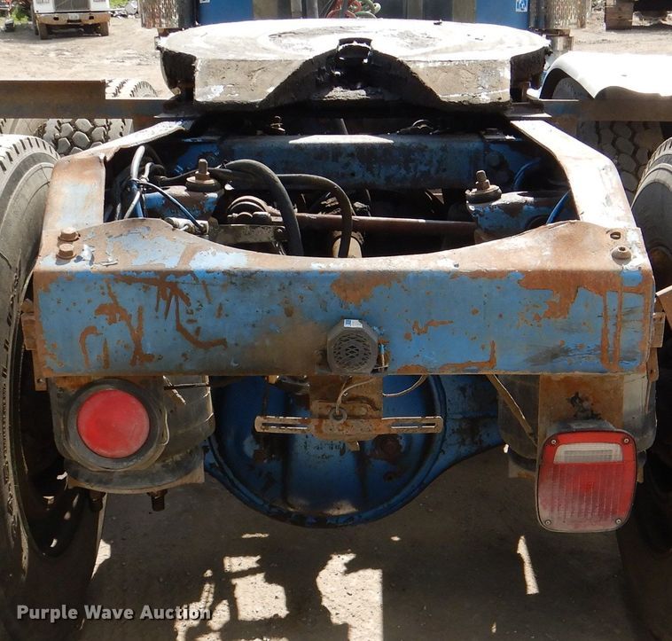 image for item DL8953 1989 Peterbilt 379  semi truck