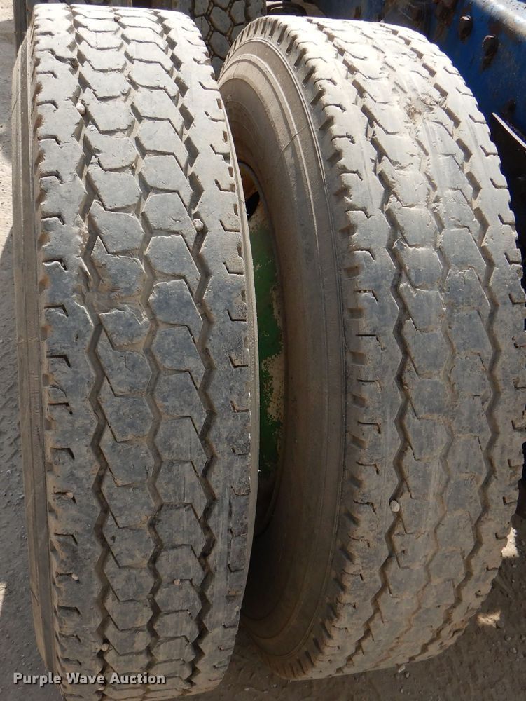 image for item DL8953 1989 Peterbilt 379  semi truck