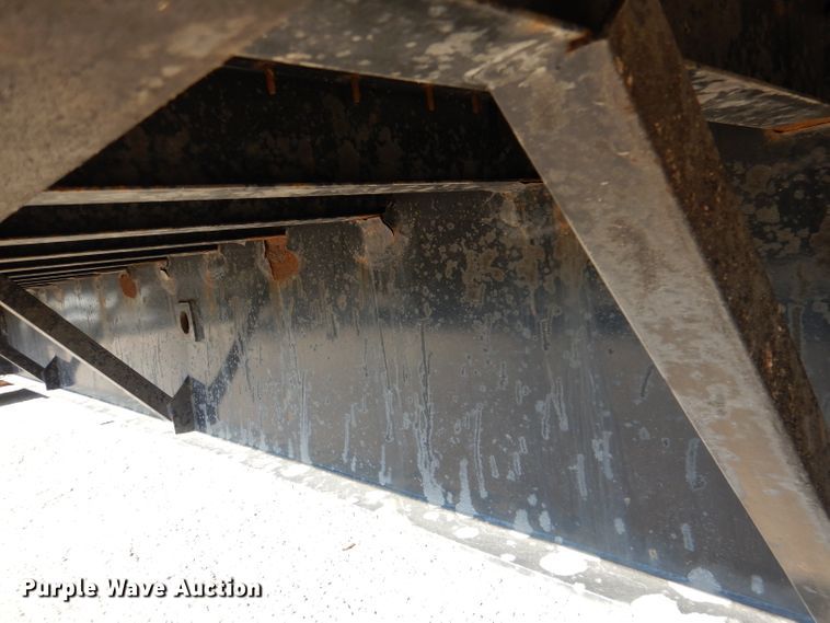 image for item DL8960 2013 Manac 14353A000  drop deck trailer