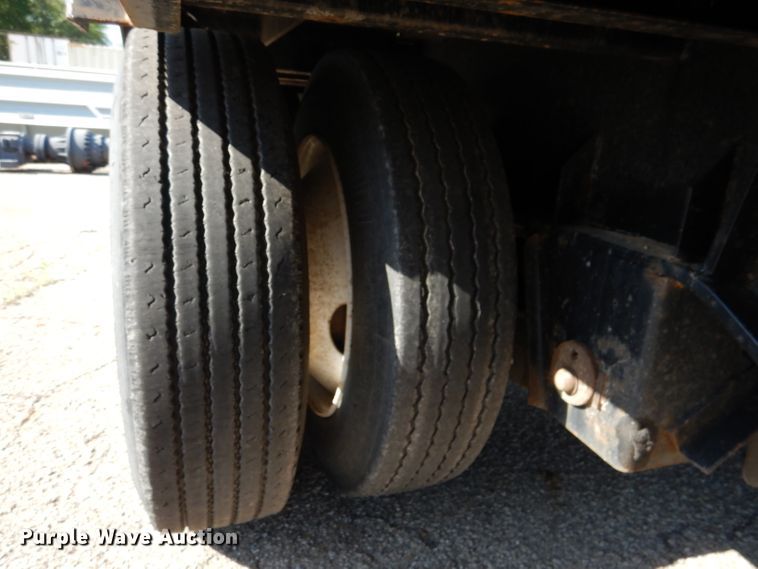 image for item DL8960 2013 Manac 14353A000  drop deck trailer