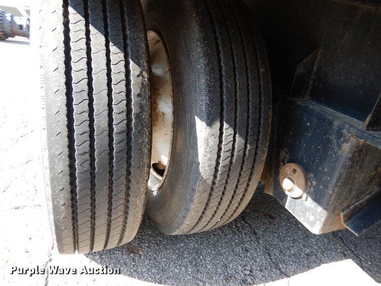 image for item DL8960 2013 Manac 14353A000  drop deck trailer