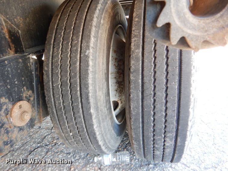 image for item DL8960 2013 Manac 14353A000  drop deck trailer