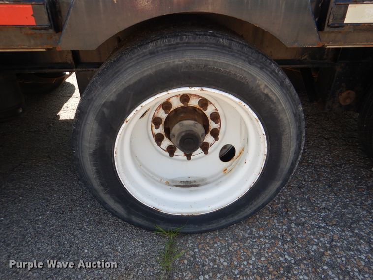 image for item DL8960 2013 Manac 14353A000  drop deck trailer