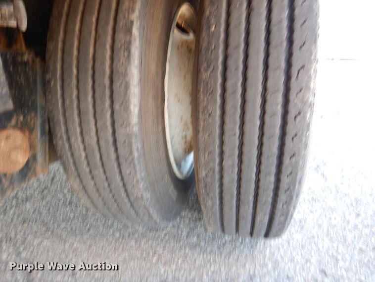 image for item DL8960 2013 Manac 14353A000  drop deck trailer