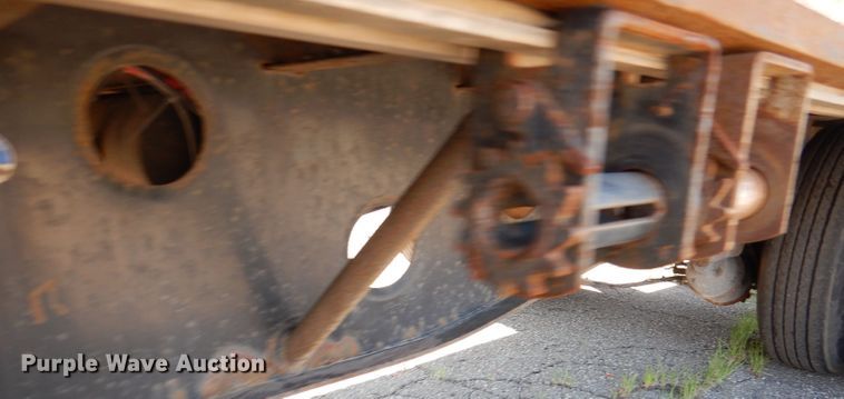 image for item DL8964 2005 Doonan 532DB16S1A  drop deck trailer