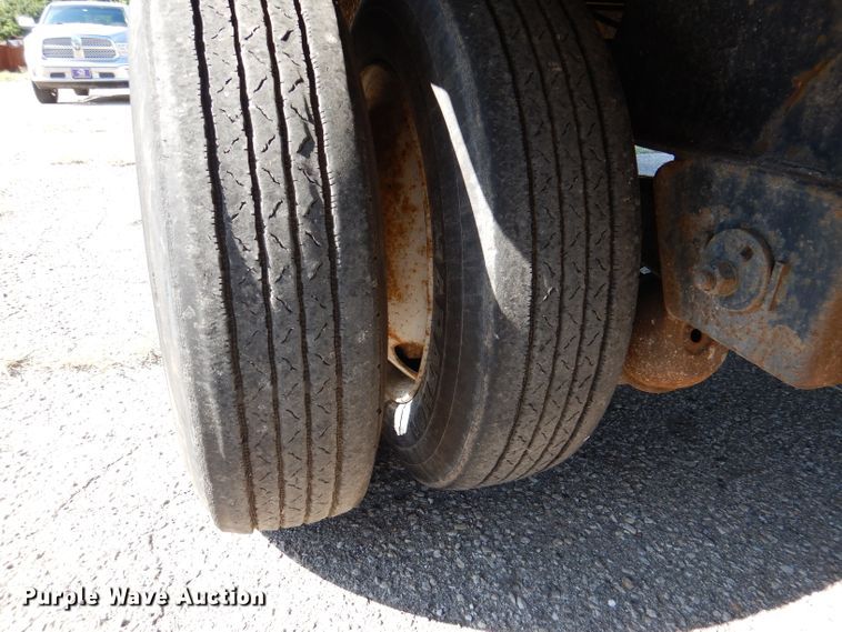 image for item DL8964 2005 Doonan 532DB16S1A  drop deck trailer